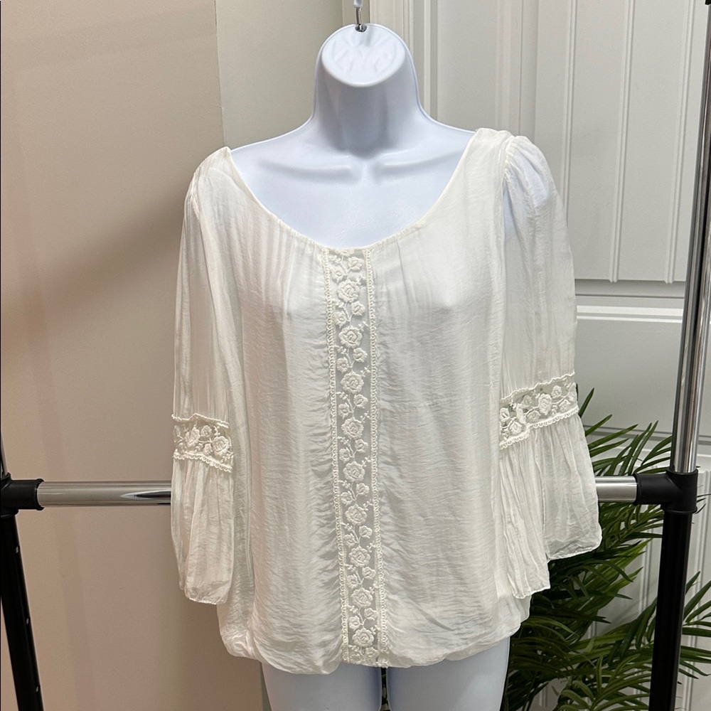 Elegant Blouse with Floral Details. Silk blend